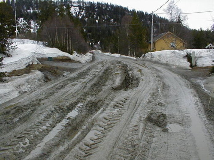 Teleløsning på fylkesveg i Budal, Trøndelag (Foto: Statens vegvesen) Teleløsning på fylkesveg i Budal, Trøndelag (Foto: Statens vegvesen)