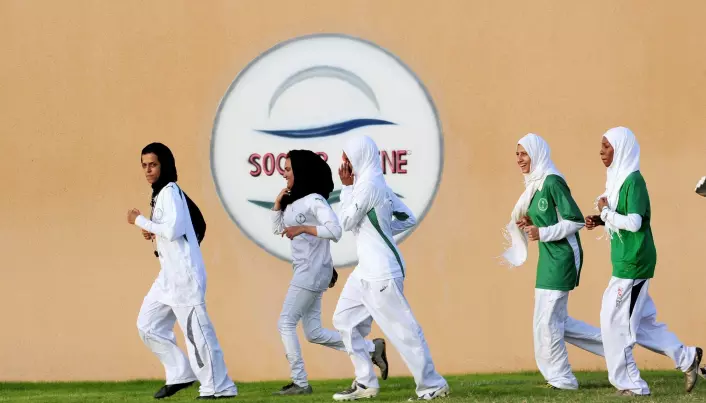 I Saudi-Arabia og Qatar: Fotballkvinner – på lag med regimet