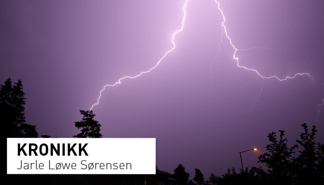 I slutten av august førte tusenvis av lynnedslag på Østlandet til trafikkaos i hele regionen. – Skal vi klare å opprettholde samfunnets kritiske funksjoner, må vi derfor jobbe og investere enda mer systematisk og foroverlent. Vi må slutte å løpe etter, vi må ligge foran, skriver kronikkforfatteren (Foto: Cornelius Poppe / NTB scanpix) I slutten av august førte tusenvis av lynnedslag på Østlandet til trafikkaos i hele regionen. – Skal vi klare å opprettholde samfunnets kritiske funksjoner, må vi derfor jobbe og investere enda mer systematisk og foroverlent. Vi må slutte å løpe etter, vi må ligge foran, skriver kronikkforfatteren (Foto: Cornelius Poppe / NTB scanpix)