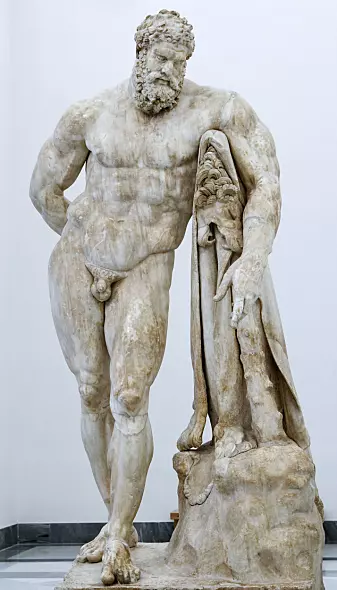 Her ser du den betenkte <i>Hercules Farnese</i> i Napolis arkeologiske museum. Dette er en romersk kopi av en gresk original (Foto: Marie-Lan Nguyen / CC BY 2.5 / Wikimedia Commons))