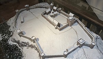 Denne modellen av viser hvordan arkeologene tror ringmursborgen i Tunsberghus lenger sør i landet så ut på 1200-tallet. (Foto: Wolfmann / CC BY-SA 4.0) Denne modellen av viser hvordan arkeologene tror ringmursborgen i Tunsberghus lenger sør i landet så ut på 1200-tallet. (Foto: Wolfmann / CC BY-SA 4.0)