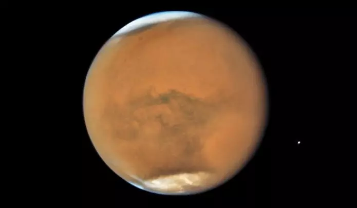 Under overflaten på Mars finnes vann og basalt. Men finnes det liv? Bildet er tatt av Hubble-teleskopet.