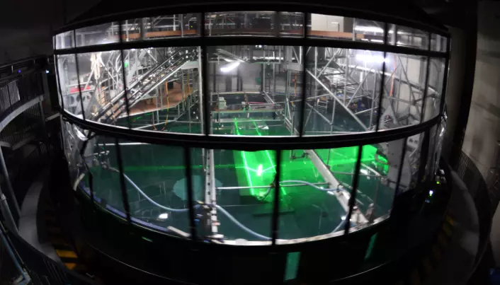 Den roterende tanken i Grenoble er et 13 meter stort svømmebasseng 
som blir brukt for å simulere realiteten i kontrollerte omgivelser.