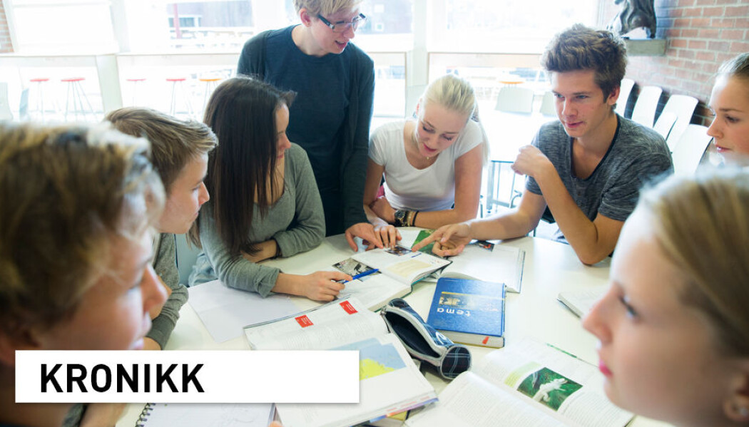 Ungdom har ikke bare positive opplevelser, og de får det ikke bedre om vi slutter å spørre om vanskelige ting et par ganger i løpet av ungdomstiden, skriver kronikkforfatterne. Ungdom har ikke bare positive opplevelser, og de får det ikke bedre om vi slutter å spørre om vanskelige ting et par ganger i løpet av ungdomstiden, skriver kronikkforfatterne.