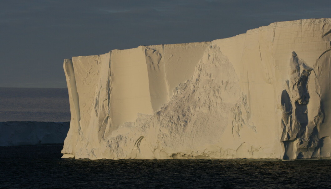 Getz Ice Shelf smelter med økende hastighet. Men denne veggen forsetter flere hundre meter nedover i vannet og forhindrer instrømming av enda mer varmt vann. Getz Ice Shelf smelter med økende hastighet. Men denne veggen forsetter flere hundre meter nedover i vannet og forhindrer instrømming av enda mer varmt vann.