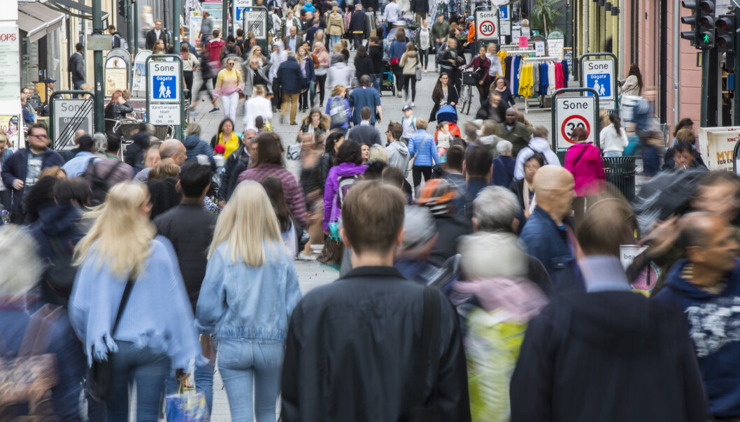 Det er fortsatt befolkningsvekst i Norge. I fjor ble vi 40 000 flere. Det fødes flere enn det dør, og det innvandrer flere enn det utvandrer. Men dette kan se annerledes ut til neste år. Det er fortsatt befolkningsvekst i Norge. I fjor ble vi 40 000 flere. Det fødes flere enn det dør, og det innvandrer flere enn det utvandrer. Men dette kan se annerledes ut til neste år.