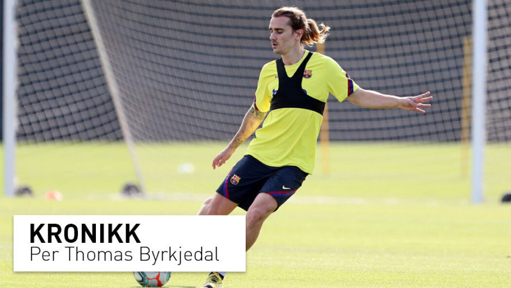 Barcelona-spiller Antoine Griezmann i kamp med sports-bh samler inn data. Barcelona-spiller Antoine Griezmann i kamp med sports-bh samler inn data.