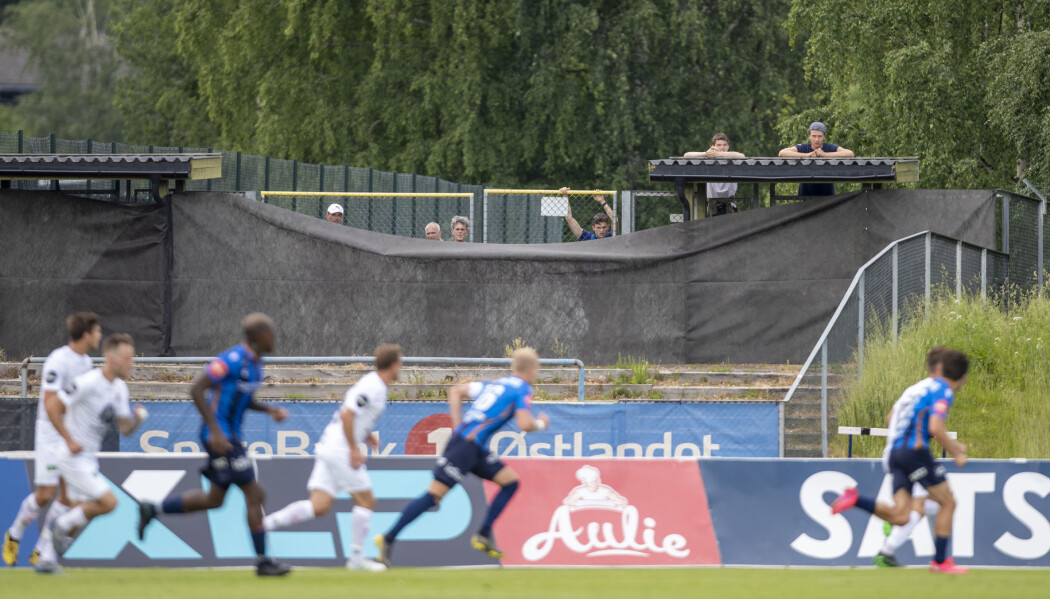 Eliteserien ble i likhet med all idrett satt på vent den 12. mars. I perioden fra mars til mai jobbet NFF strategisk for å få fotballen i gang igjen. Eliteserien ble i likhet med all idrett satt på vent den 12. mars. I perioden fra mars til mai jobbet NFF strategisk for å få fotballen i gang igjen.