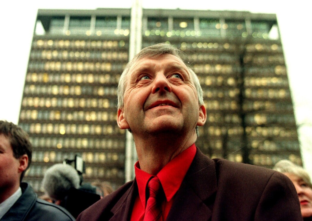Før Gudmund Restad ble Senterparti-politiker, ordfører, stortingsrepresentant og etterhvert finansminister, var han lensmann. De som kjenner ham beskriver en god og samarbeidsorientert leder. – Ledere har betydning. Denne lille studien av Gudmund Restad er et eksempel på det. Han satte spor og kan stå som en god rollemodell, skriver Rune Glomseth. Før Gudmund Restad ble Senterparti-politiker, ordfører, stortingsrepresentant og etterhvert finansminister, var han lensmann. De som kjenner ham beskriver en god og samarbeidsorientert leder. – Ledere har betydning. Denne lille studien av Gudmund Restad er et eksempel på det. Han satte spor og kan stå som en god rollemodell, skriver Rune Glomseth.