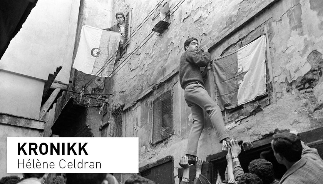 Unge algeriere henger opp flagg for å feire frigjøringen fra Frankrike i 1962. 58 år senere klarer landene ennå ikke bli enige om hva som egentlig skjedde under de 132 årene med fransk kolonistyre i Algerie. Unge algeriere henger opp flagg for å feire frigjøringen fra Frankrike i 1962. 58 år senere klarer landene ennå ikke bli enige om hva som egentlig skjedde under de 132 årene med fransk kolonistyre i Algerie.