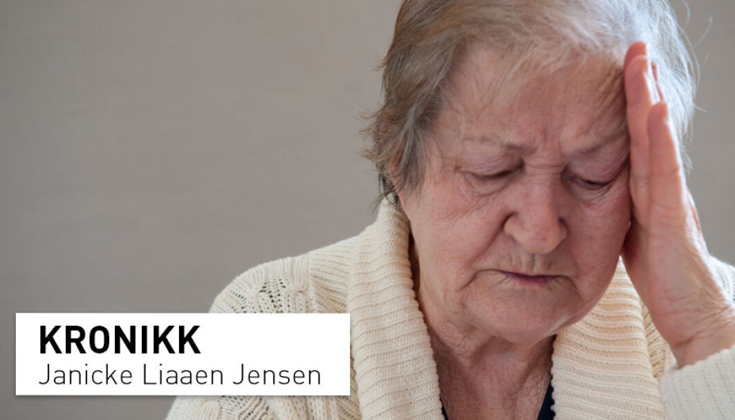 – De kan bli gående i månedsvis med erstatninger som skulle vært tatt ut og renholdt. For en dement pasient kan dette føre til uutholdelige smerter i munnen som han eller hun ikke har noen mulighet til å si ifra om, advarer Janicke Liaaen Jensen. – De kan bli gående i månedsvis med erstatninger som skulle vært tatt ut og renholdt. For en dement pasient kan dette føre til uutholdelige smerter i munnen som han eller hun ikke har noen mulighet til å si ifra om, advarer Janicke Liaaen Jensen.
