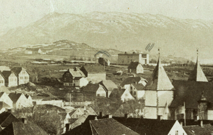 Kongssteinen sett fra Valbergståret litt før 1867. Kongssteinen sett fra Valbergståret litt før 1867.