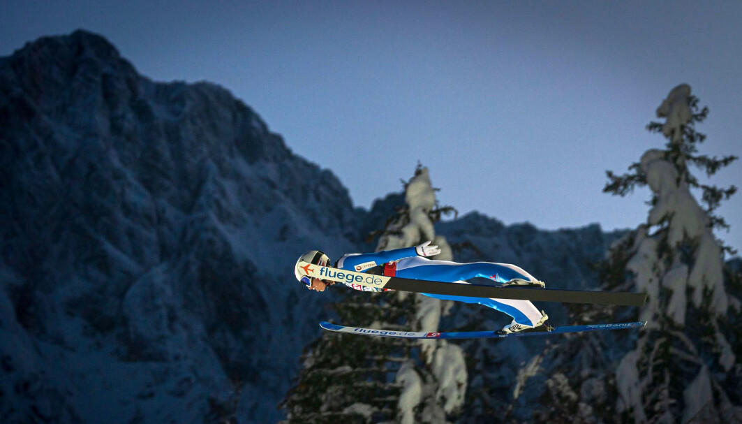 Halvor Egner Granerud var et halvt poeng unna gullmedaljen under VM i skiflyging i Planica i desember. Norske kommentatorer og eks-hoppere er forsiktige med å komme med påstander om at dommerne favoriserer deltakere fra egne land. Er det et uttrykk for norsk naivitet, spør professor Alex Krumer og Hallgeir Gammelsæter Halvor Egner Granerud var et halvt poeng unna gullmedaljen under VM i skiflyging i Planica i desember. Norske kommentatorer og eks-hoppere er forsiktige med å komme med påstander om at dommerne favoriserer deltakere fra egne land. Er det et uttrykk for norsk naivitet, spør professor Alex Krumer og Hallgeir Gammelsæter