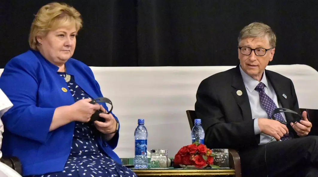 Står Bill Gates bak pandemien og er Erna Solberg hans lydige marionett? Her er de to sammen på et møte om helseinvesteringer i Afrika i 2019.