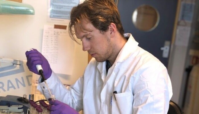 I denne laben oppdaget vi hvordan Viagra og Levitra fungerer ved lave temperaturer. Nå jobber vi videre med å teste flere medikamenter for å få et bredt bilde av mulighetene for behandling ved alvorlig nedkjøling. I denne laben oppdaget vi hvordan Viagra og Levitra fungerer ved lave temperaturer. Nå jobber vi videre med å teste flere medikamenter for å få et bredt bilde av mulighetene for behandling ved alvorlig nedkjøling.