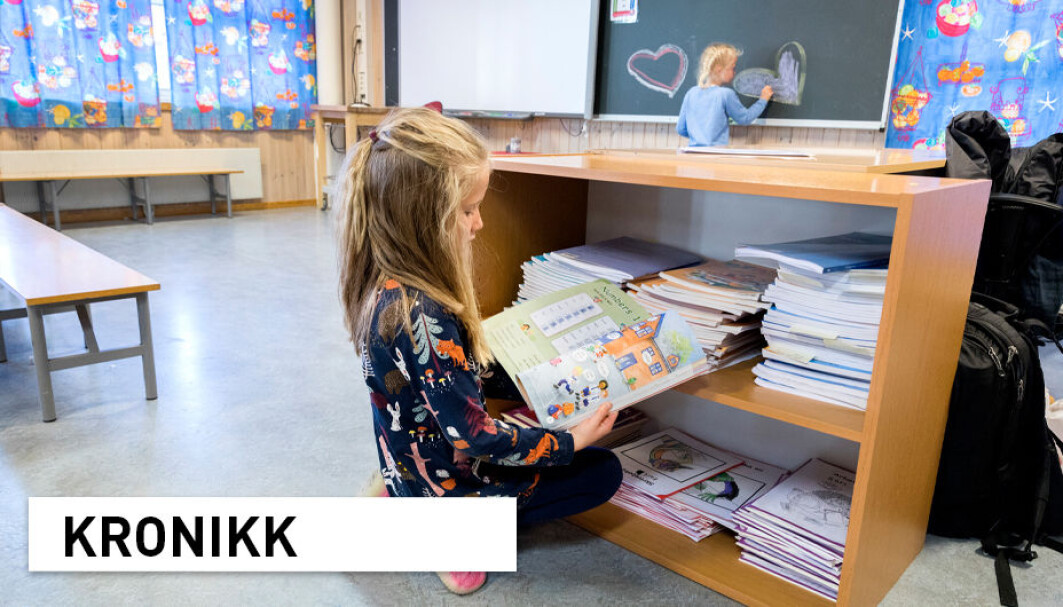 Barn med behov for ekstra støtte, som barn med downs eller autisme, kan bli etterlatt i barnehagen mens resten av lekekameratene går på tur i skogen eller gitt undervisning på enerom utenfor klasserommet. Vi mener dette skaper mer utenforskap, mindre forståelse for hverandres ulikheter og begrenser vår normalitetsforståelse. For hvem er egentlig normal? spør kronikkforfatterne. Barn med behov for ekstra støtte, som barn med downs eller autisme, kan bli etterlatt i barnehagen mens resten av lekekameratene går på tur i skogen eller gitt undervisning på enerom utenfor klasserommet. Vi mener dette skaper mer utenforskap, mindre forståelse for hverandres ulikheter og begrenser vår normalitetsforståelse. For hvem er egentlig normal? spør kronikkforfatterne.