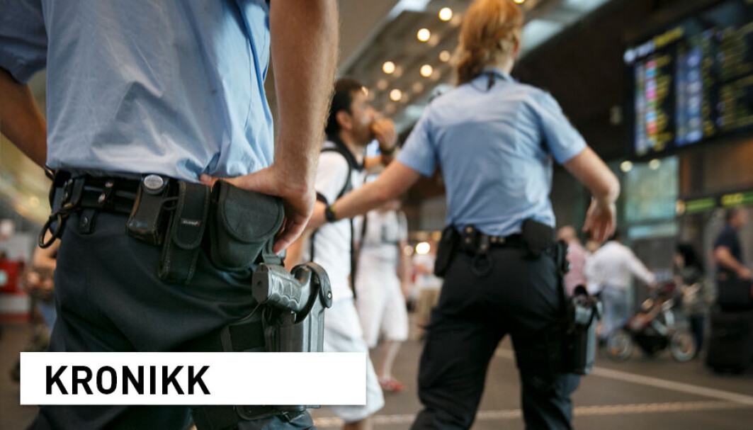 Fordelen med å gi kvittering er at den kan få politiet til å stoppe opp og tenke før de utfører politikontroller, men kanskje viktigere enn kvitteringsordning er måten politiet opptrer på i møte med de som kontrolleres, skriver kronikkforfatterne. Fordelen med å gi kvittering er at den kan få politiet til å stoppe opp og tenke før de utfører politikontroller, men kanskje viktigere enn kvitteringsordning er måten politiet opptrer på i møte med de som kontrolleres, skriver kronikkforfatterne.