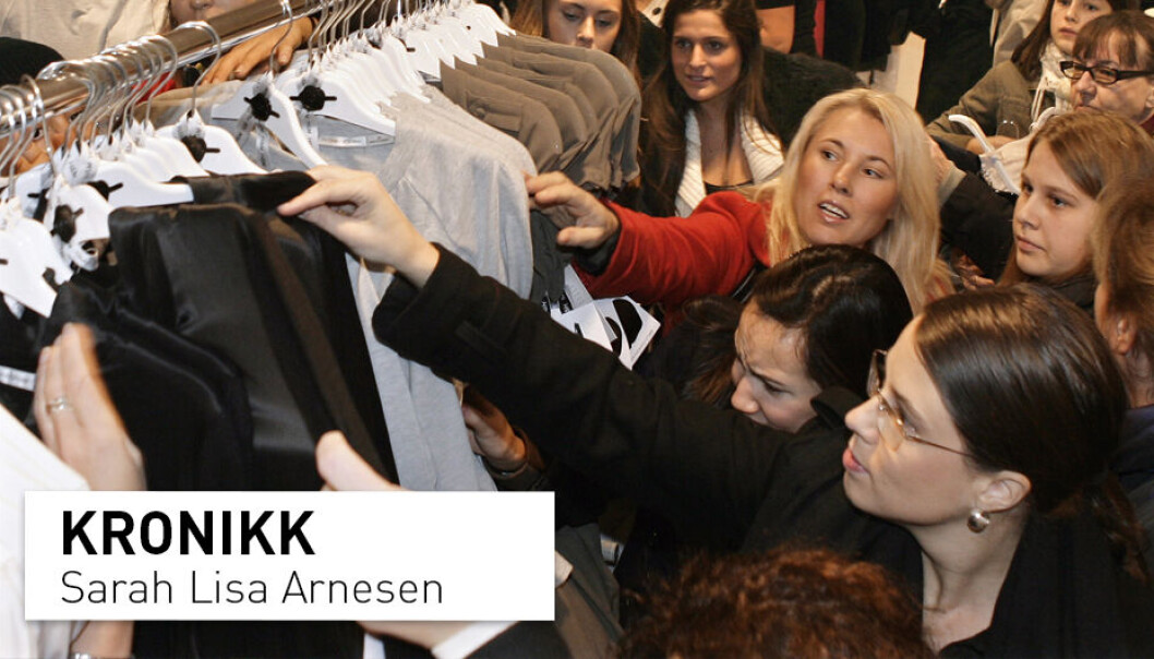 Sarah Lisa Arnesen har gått gjennom forskningen på klimapåvirkningen fra klesindustrien og laget en enkel guide til hva vi som forbrukere kan gjøre. Sarah Lisa Arnesen har gått gjennom forskningen på klimapåvirkningen fra klesindustrien og laget en enkel guide til hva vi som forbrukere kan gjøre.