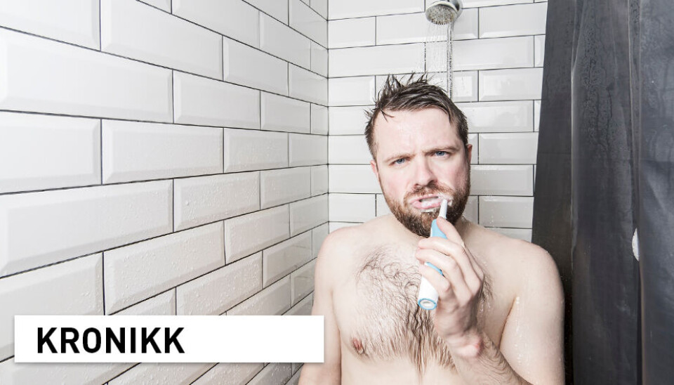 Trenger vi å dusje hver dag, eller kan noen dusjer erstattes av en kattevask? Trenger vi å vaske alle klærne våre så ofte som vi gjør nå, eller vil det holde med god lufting og enkel flekkfjerning med en klut? spør kronikkforfatterne.