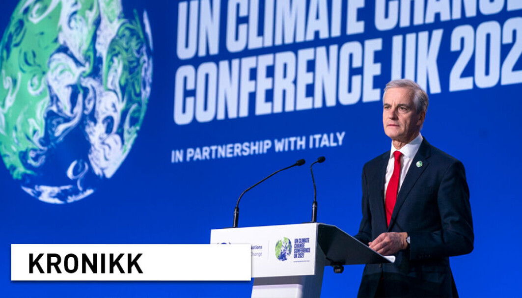 Det er urealistisk og virkelighetsfjernt å forfølge en miljø- og klimaagenda med tiltak som i prinsippet betyr at alt må gjøres her og nå, skriver to professorer. Avbildet: Statsminister Jonas Gahr Støre under FNs klimatoppmøte i Glasgow. Det er urealistisk og virkelighetsfjernt å forfølge en miljø- og klimaagenda med tiltak som i prinsippet betyr at alt må gjøres her og nå, skriver to professorer. Avbildet: Statsminister Jonas Gahr Støre under FNs klimatoppmøte i Glasgow.