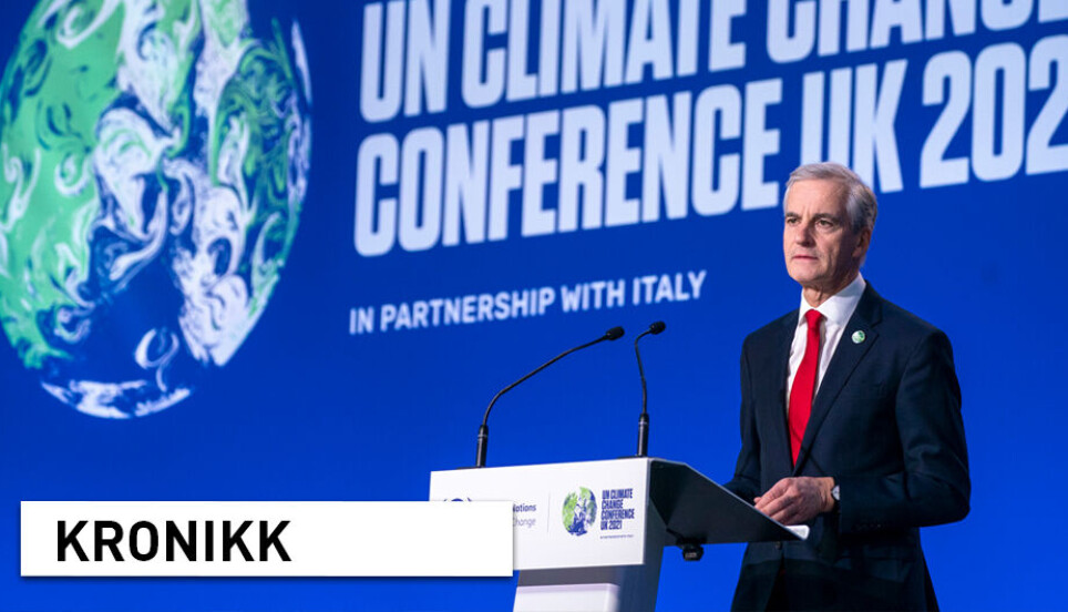 Det er urealistisk og virkelighetsfjernt å forfølge en miljø- og klimaagenda med tiltak som i prinsippet betyr at alt må gjøres her og nå, skriver to professorer. Avbildet: Statsminister Jonas Gahr Støre under FNs klimatoppmøte i Glasgow.