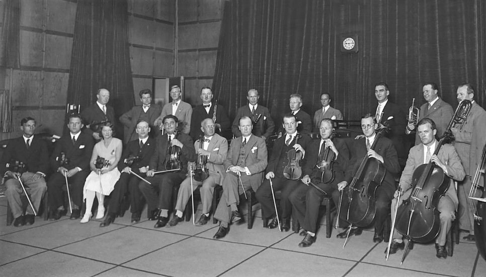 Radioorkestret fotografert ca. 1931. Rolf Schüttauf står bak som nummer seks fra venstre.