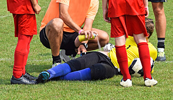 Unngå betennelses­dempende medisin når noen skader seg på idrettsbanen