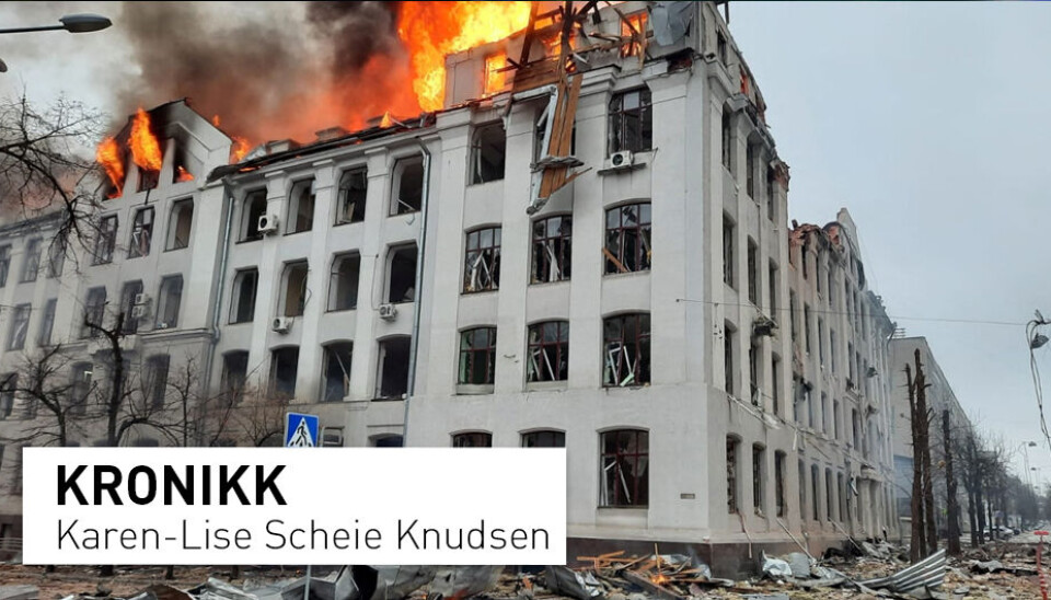 Ifølge ukrainske myndigheter er bildet tatt av et universitetsbygg i Karkiv etter et bombeangrep.