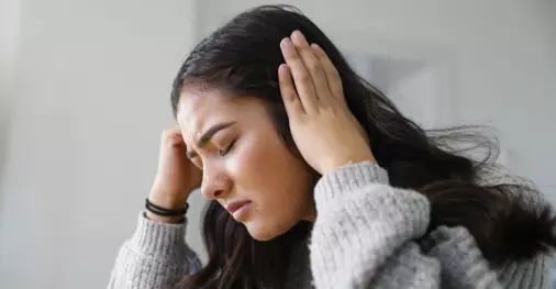 Halvparten av unge kvinner sliter med hodepine eller migrene