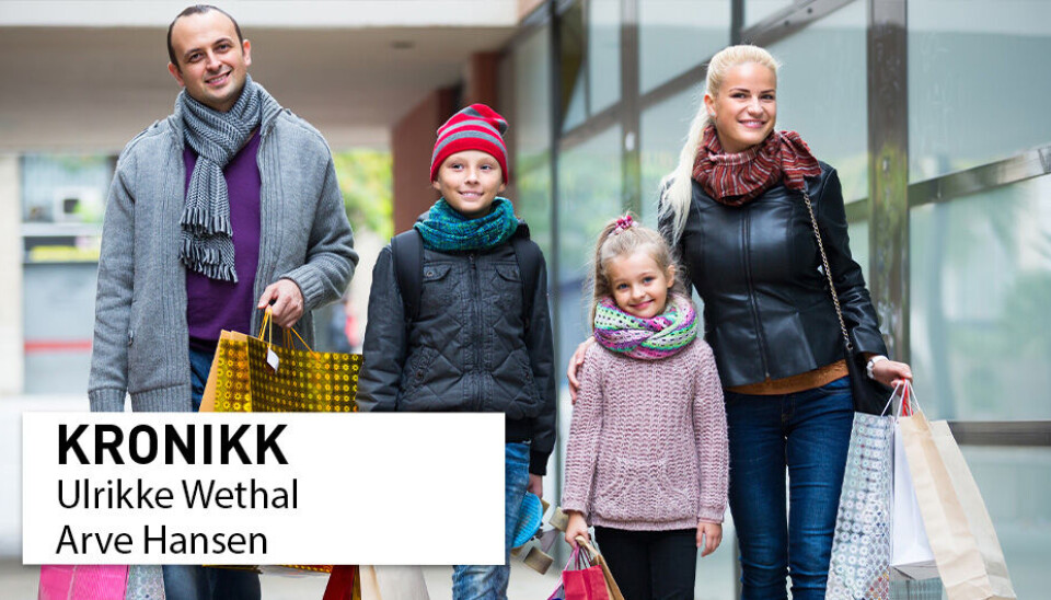 Forbruket vårt er vanestyrt. Det at vi går på den butikken, lager og spiser den maten, kjører den bilturen eller kjøper de plaggene, kan være relativt lite gjennomtenkt, skriver kronikkforfatterne.