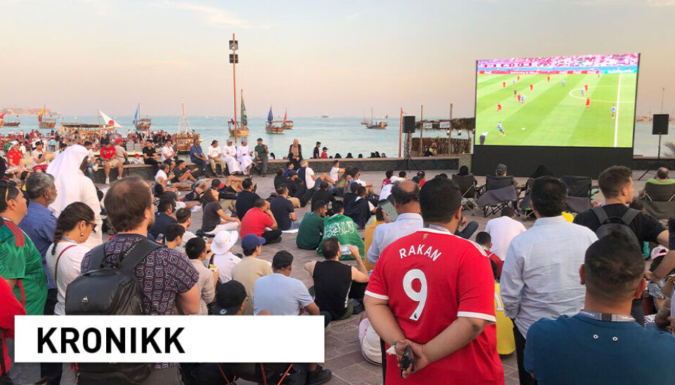 Atmosfæren på VM-arenaene generelt og i den store fanparken i Al Bidda spesielt er prega av ein veldig lun og god atmosfære, skriv kronikkforfattarane, som er i Qatar for å fylgje fotball-VM.