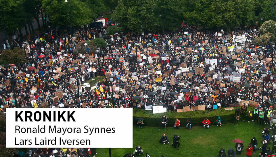 Bevegelsene Black lives matter og Stop asian hate bidro til å synliggjøre erfaringer rasisme i Norge, og behovet for forskning på temaet, skriver kronikkforfatterne. Bildet er fra en Black lives matter-demonstrasjon foran Stortinget i Oslo.