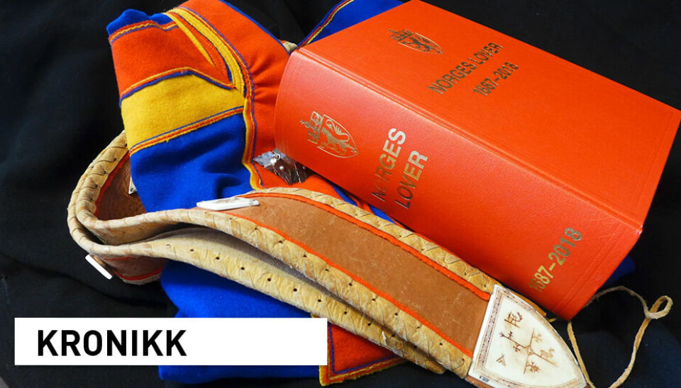 UiT Norges arktiske universitetet er fortsatt alene om å ha samerett som obligatorisk fag i juristutdanninga. Dette til tross for at Kong Harald i 1997 erkjente at Norge er grunnlagt på territoriet til to folk, og at grunnloven sier at statens myndigheter skal legge forholdene til rette for at den samiske folkegruppe kan sikre sin kultur og sitt samfunnsliv.
