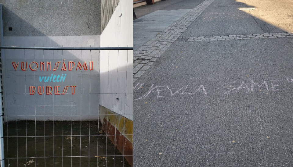 På disse to bildene ser vi et stykke gatekunst på samisk og spor av en protest mot hatprat mot samer. Ei ung samisk jente ville synliggjøre fornærmelsene hun hadde hørt på byen og skreiv en del av disse ordene med kritt i storgata. I motsetning til skiltene har disse tegnene langt mindre permanent varighet, og kan bli vasket bort eller malt over.