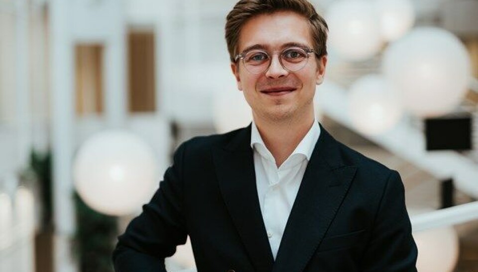 Fredrik Svartdal Færevaag er høyskolelektor ved Institutt for psykologi, pedagogikk og juss. Sammen med to kolleger driver han psykologipodkasten Synapsen. Færevaag er særlig opptatt av beslutningstaking, kognitiv psykologi og beslutningstaking.