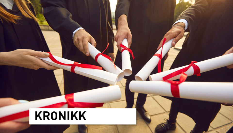 Det haster å utdanne forskerkompetente profesjonsutøvere som innfrir kvalifikasjonskrav for vitenskapelig stilling, skriver kronikkforfatterne.