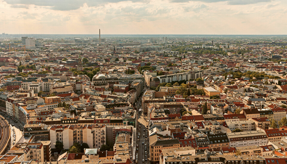 Ovenfra kan Berlin se tettpakket ut, men på gateplan er byen full av tomrom.