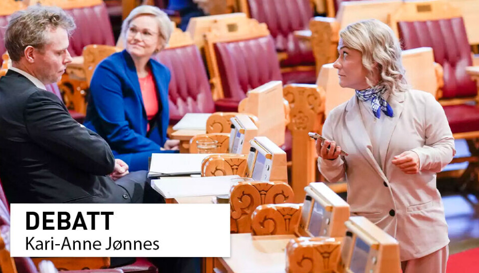 Senterpartiet har engasjement men ikke tiltak for å løfte kvaliteten i forskningen, skriver Kari-Anne Jønnes. Avbildet: Senterpartiets avgåtte forsknings- og høyere utdanningsminister Ola Borten Moe, helse- og omsorgsminister Ingvild Kjerkol (Ap) og Moes etterfølger, Sandra Borch.