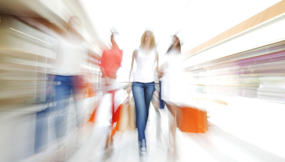 Selvsagt vet vi at merkevarene som viser under Oslo Runway er i en annen ende av skalaen enn det som defineres som fast fashion. Derfor er det så til de grader tragisk at disse merkevarene skal underlegge seg krav som kun gagner akkurat fast fashion, skriver innleggsforfatterne.