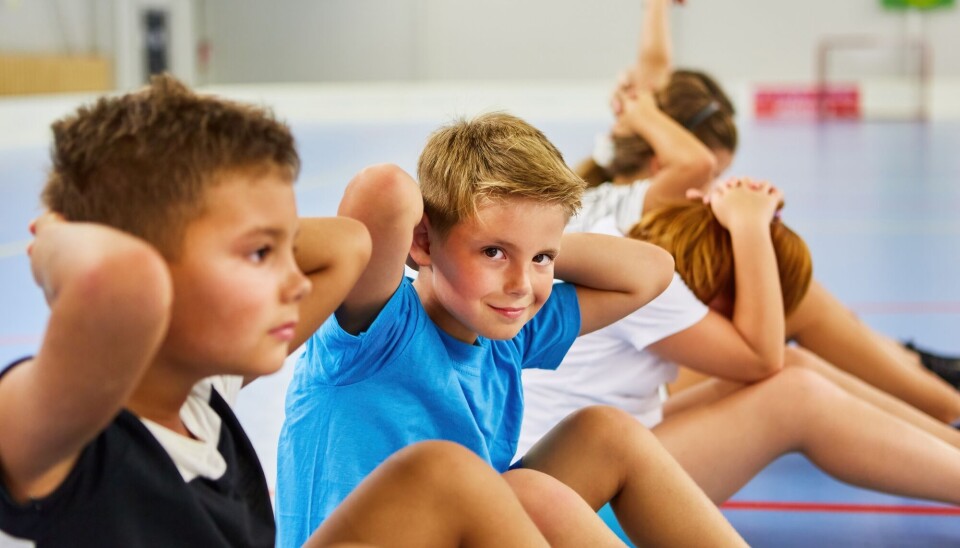 Det er stadig mer tydelig at de som beveger seg tilstrekkelig, også presterer bedre på skolen, skriver kronikkforfatterne.