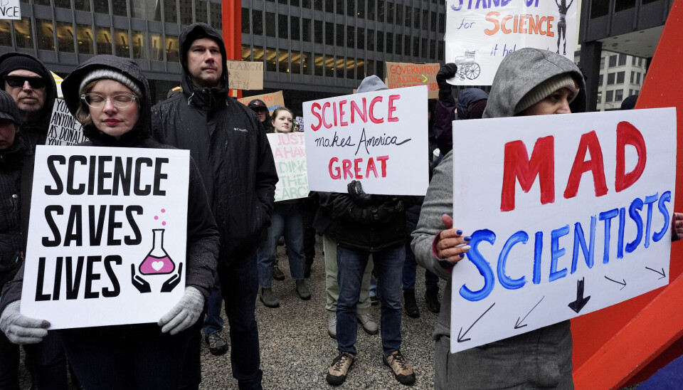 God og pålitelig offentlig statistikk utgjør forskjellen på en stat som famler i blinde, og et moderne demokrati som har solid grunnlag for rasjonelle beslutninger. Bildet er fra en protestdemonstrasjon 7. mars i Chicago, mot Trump-administrasjonsens forskningspolitikk.