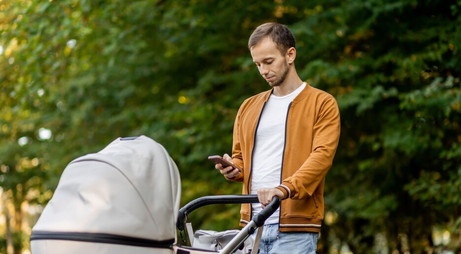 Hva gjør det med barna når foreldrene skroller på mobilen hele tida?
