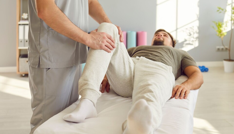 Osteopati kan være et verdifullt supplement, fordi terapeuten ser på sammenhengen mellom kroppens strukturer og systemer, og kan bidra til å lindre både fysiske og psykiske symptomer, skriver artikkelforfatteren.